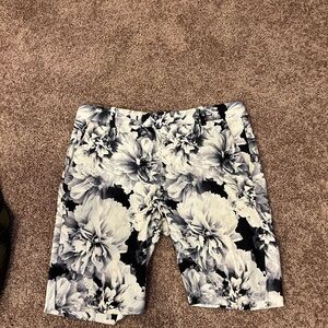 Men’s size 32 waist G Fore golf shorts